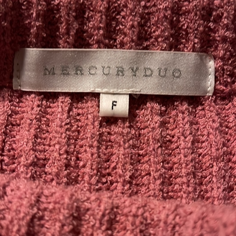 Balloon style sweater. - Picture 2 of 3